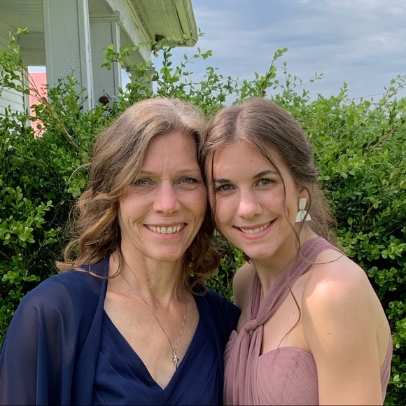 Meet your Posher, Debbie - Picture 1 of 1